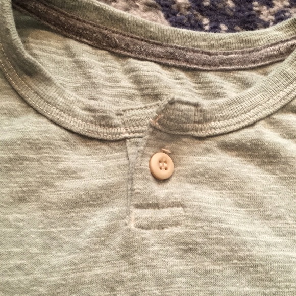 Tommy Bahama weekend relax henley tee - Picture 3 of 6